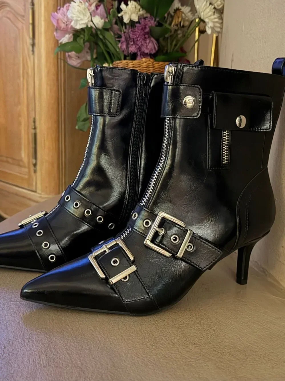 NWOT Wild Pair Moonbeam pointed toe boots